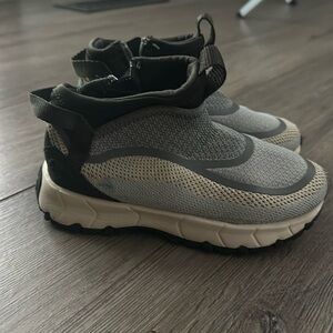 Zara boys zip up sneakers